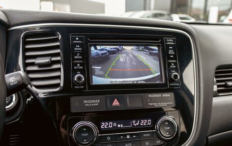 Mitsubishi Outlander III рестайлинг 3, 2018 год, 1 835 000 рублей, 14 фотография