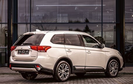 Mitsubishi Outlander III рестайлинг 3, 2018 год, 1 835 000 рублей, 6 фотография