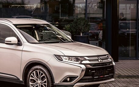 Mitsubishi Outlander III рестайлинг 3, 2018 год, 1 835 000 рублей, 8 фотография