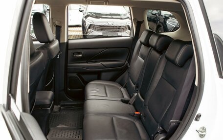 Mitsubishi Outlander III рестайлинг 3, 2018 год, 1 835 000 рублей, 16 фотография