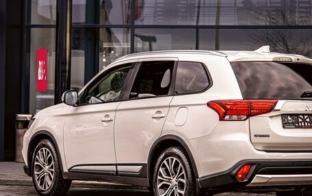 Mitsubishi Outlander III рестайлинг 3, 2018 год, 1 835 000 рублей, 9 фотография