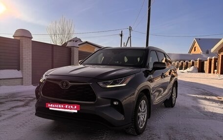 Toyota Highlander, 2021 год, 6 500 000 рублей, 26 фотография