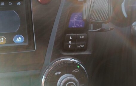 Honda Insight II рестайлинг, 2010 год, 1 050 000 рублей, 23 фотография