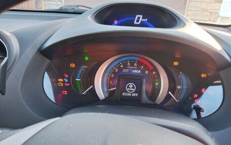 Honda Insight II рестайлинг, 2010 год, 1 050 000 рублей, 19 фотография