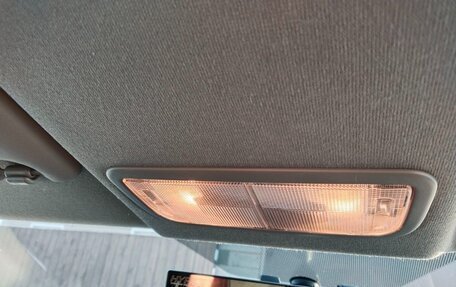 Honda Insight II рестайлинг, 2010 год, 1 050 000 рублей, 29 фотография