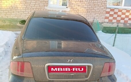 Hyundai Sonata IV рестайлинг, 2005 год, 300 000 рублей, 1 фотография