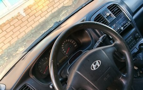 Hyundai Sonata IV рестайлинг, 2005 год, 300 000 рублей, 2 фотография