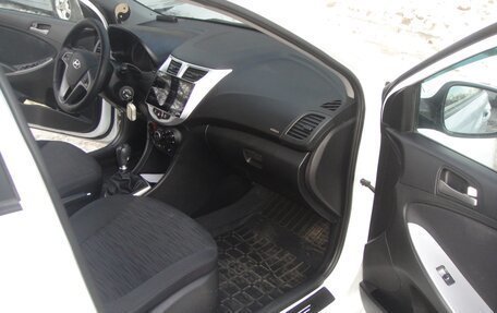 Hyundai Solaris II рестайлинг, 2016 год, 1 100 000 рублей, 9 фотография