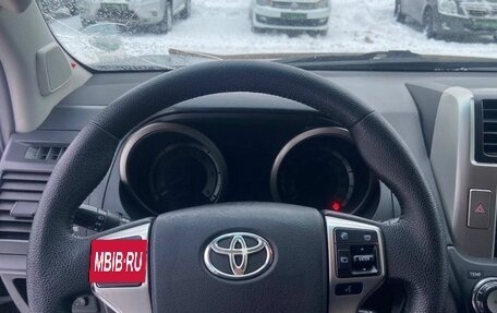 Toyota Land Cruiser Prado 150 рестайлинг 2, 2010 год, 2 298 000 рублей, 11 фотография