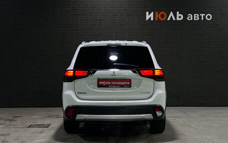 Mitsubishi Outlander III рестайлинг 3, 2015 год, 1 700 000 рублей, 6 фотография