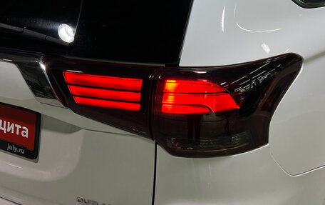 Mitsubishi Outlander III рестайлинг 3, 2015 год, 1 700 000 рублей, 9 фотография