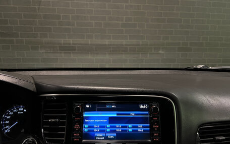 Mitsubishi Outlander III рестайлинг 3, 2015 год, 1 700 000 рублей, 13 фотография