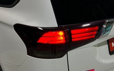 Mitsubishi Outlander III рестайлинг 3, 2015 год, 1 700 000 рублей, 8 фотография