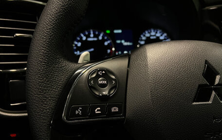 Mitsubishi Outlander III рестайлинг 3, 2015 год, 1 700 000 рублей, 19 фотография