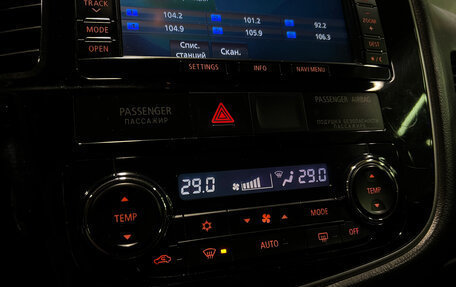 Mitsubishi Outlander III рестайлинг 3, 2015 год, 1 700 000 рублей, 14 фотография