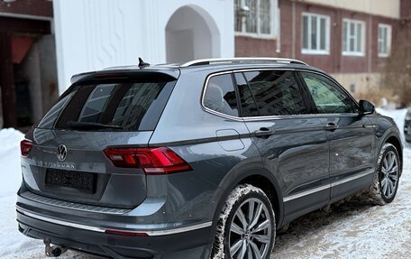 Volkswagen Tiguan II, 2022 год, 3 075 000 рублей, 2 фотография