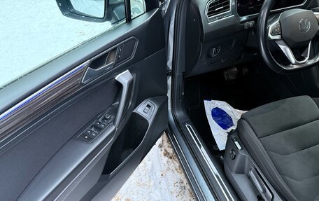 Volkswagen Tiguan II, 2022 год, 3 075 000 рублей, 5 фотография