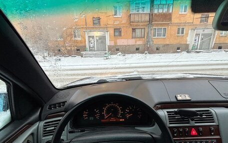 Mercedes-Benz E-Класс, 1995 год, 600 000 рублей, 1 фотография