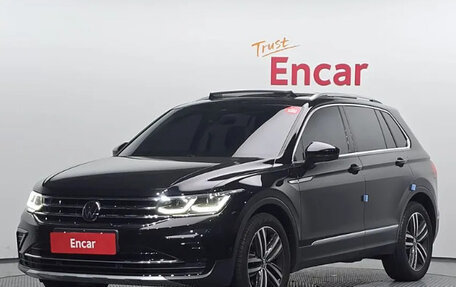 Volkswagen Tiguan II, 2022 год, 4 240 000 рублей, 1 фотография