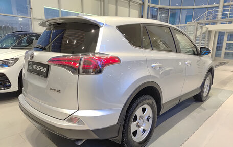 Toyota RAV4, 2018 год, 2 526 000 рублей, 6 фотография