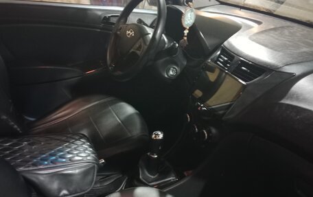 Hyundai Solaris II рестайлинг, 2013 год, 700 000 рублей, 8 фотография