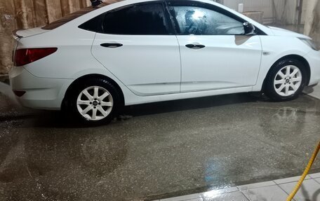 Hyundai Solaris II рестайлинг, 2013 год, 700 000 рублей, 5 фотография