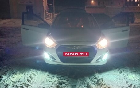 Hyundai Solaris II рестайлинг, 2013 год, 700 000 рублей, 3 фотография