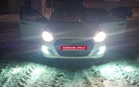 Hyundai Solaris II рестайлинг, 2013 год, 700 000 рублей, 2 фотография