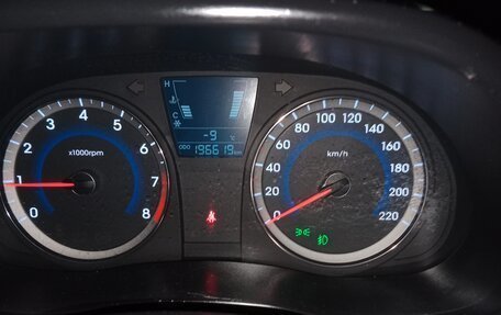 Hyundai Solaris II рестайлинг, 2013 год, 700 000 рублей, 15 фотография