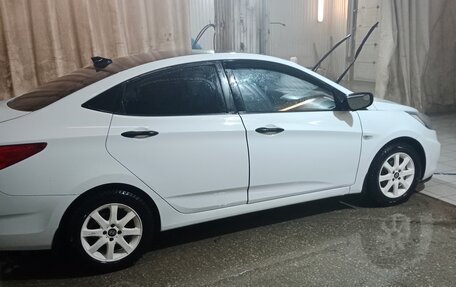 Hyundai Solaris II рестайлинг, 2013 год, 700 000 рублей, 19 фотография