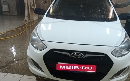 Hyundai Solaris II рестайлинг, 2013 год, 700 000 рублей, 32 фотография