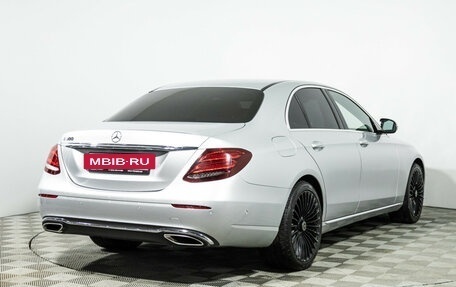 Mercedes-Benz E-Класс, 2019 год, 3 790 000 рублей, 5 фотография