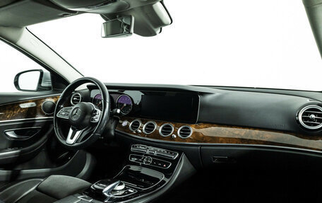 Mercedes-Benz E-Класс, 2019 год, 3 790 000 рублей, 9 фотография