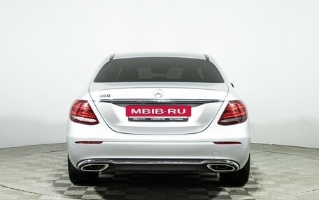 Mercedes-Benz E-Класс, 2019 год, 3 790 000 рублей, 6 фотография