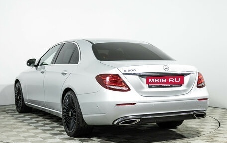 Mercedes-Benz E-Класс, 2019 год, 3 790 000 рублей, 7 фотография