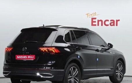 Volkswagen Tiguan II, 2022 год, 4 240 000 рублей, 2 фотография