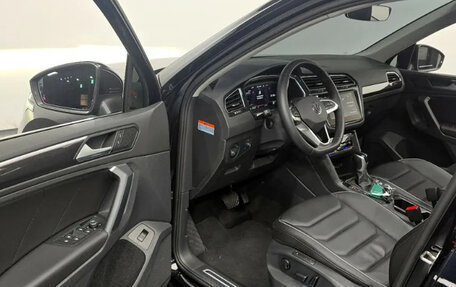 Volkswagen Tiguan II, 2022 год, 4 240 000 рублей, 8 фотография