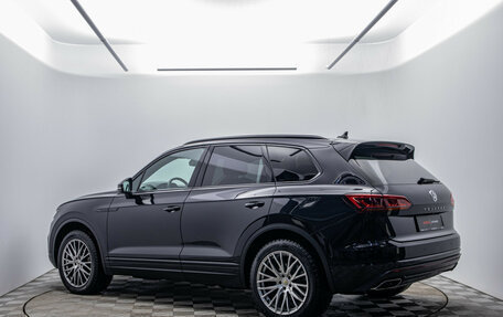 Volkswagen Touareg III, 2019 год, 4 790 000 рублей, 7 фотография