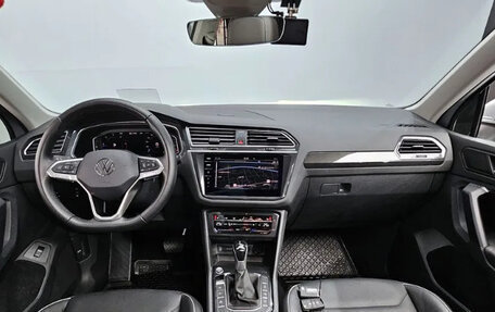 Volkswagen Tiguan II, 2022 год, 4 040 000 рублей, 5 фотография