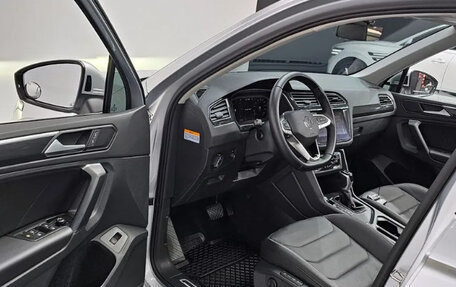 Volkswagen Tiguan II, 2022 год, 4 040 000 рублей, 9 фотография