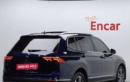 Volkswagen Tiguan II, 2022 год, 4 900 000 рублей, 2 фотография