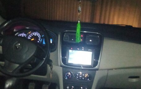 Renault Logan II, 2014 год, 700 000 рублей, 2 фотография