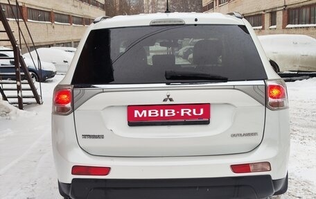 Mitsubishi Outlander III рестайлинг 3, 2013 год, 1 650 000 рублей, 6 фотография
