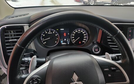 Mitsubishi Outlander III рестайлинг 3, 2013 год, 1 650 000 рублей, 10 фотография