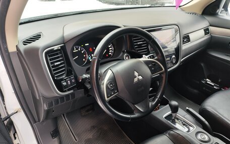 Mitsubishi Outlander III рестайлинг 3, 2013 год, 1 650 000 рублей, 9 фотография