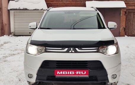 Mitsubishi Outlander III рестайлинг 3, 2013 год, 1 650 000 рублей, 15 фотография