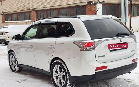 Mitsubishi Outlander III рестайлинг 3, 2013 год, 1 650 000 рублей, 5 фотография