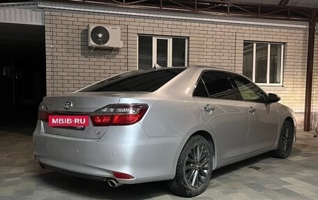 Toyota Camry, 2017 год, 2 355 000 рублей, 2 фотография