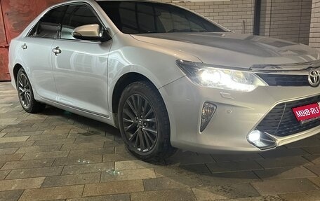Toyota Camry, 2017 год, 2 355 000 рублей, 3 фотография