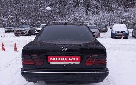 Mercedes-Benz E-Класс, 2001 год, 3 фотография